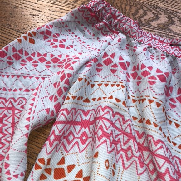 BCBGMaxzaria Flounce Top/ geometric print - Picture 4 of 6